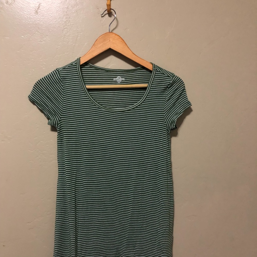 So soft green & white striped tshirt - Picture 3 of 4